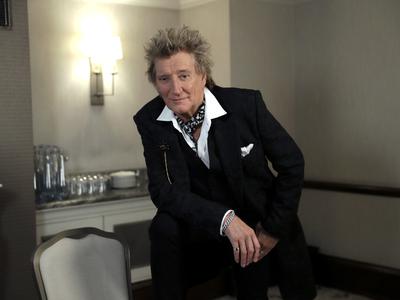 Britanski pevec Rod Stewart praznuje 80 let