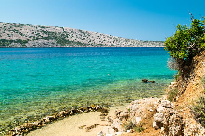 Otok Rab Hrvaška | Hrvaška je dolga desetletja gradila svoje turistične uspehe na preprosti formuli morja in sonca. Toda obraz turizma se spreminja in poležavanje na plaži ni več zmagovalna formula.