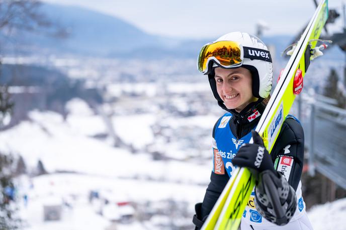 Katra Komar | Slovenska skakalka Katra Komar je danes prvič okusila čar letenja na letalnici.  | Foto Guliverimage