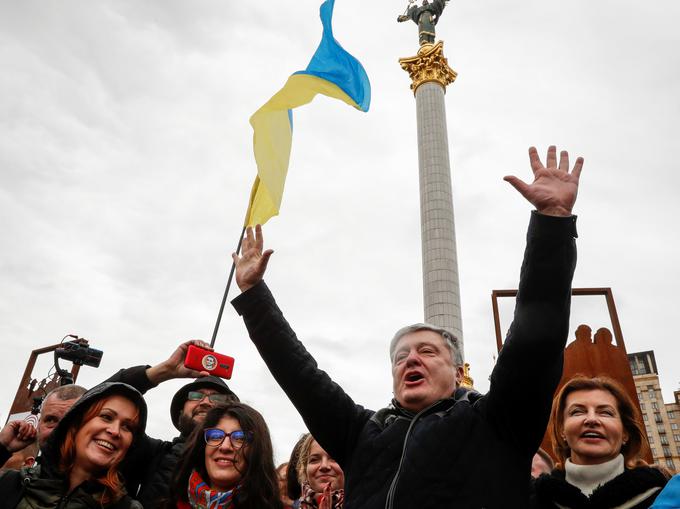 Protestnikom se je pridružil tudi nekdanji ukrajinski predsednik Petro Porošenko. | Foto: Reuters