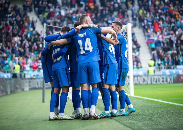 Nedeljski dvoboj v Stožicah je spremljalo dobrih 11 tisoč gledalcev. | Foto: Nik Moder/Sportida