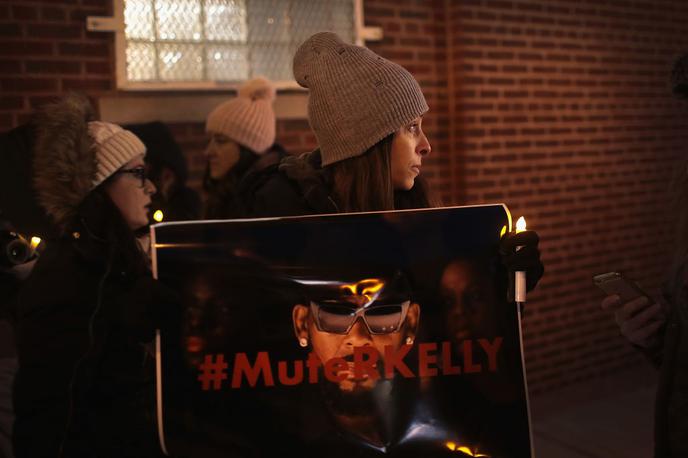 R. Kelly | Protestnice v Chicagu: Utišajte R. Kellyja. | Foto Getty Images
