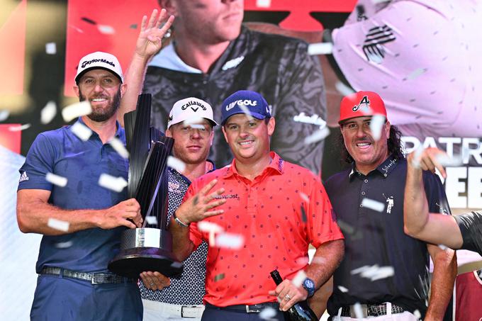 Johnson (levo) je v zadnji polni sezoni v seriji PGA zaslužil pet milijonov evrov, zdaj se mu je dobiček več kot potrojil. | Foto: Reuters