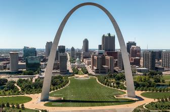 Gateway Arch: kaj skriva 192-metrski spomenik na obrobju Misurija?