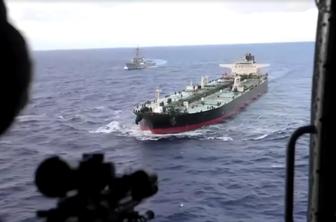 Akcija v Indijskem oceanu: zasegli naftni tanker, ki se je izognil blokadi #video