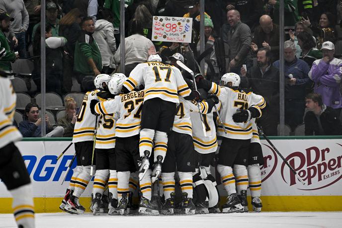 Boston Bruins | Hokejisti Boston Bruins so s 3:2 premagali Dallas Stars in se veselili 40. zmage v sezoni. | Foto Guliverimage