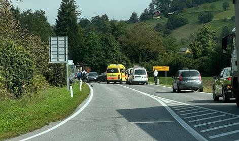 Slovenske ceste vzele življenje 72-letnega voznika, cesta je zaprta