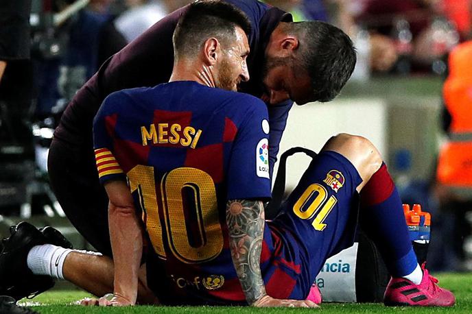 Lionel Messi | Strelec 51 golov za Barcelono v prejšnji sezoni Lionel Messi bo spet nekaj časa na stranskem tiru. | Foto Reuters