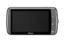 Prvi Nikon z Androidom