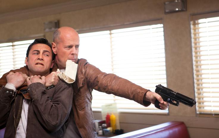 Bruce Willis in Jospeh Gordon - Lewitt. | Foto: promocijsko gradivo