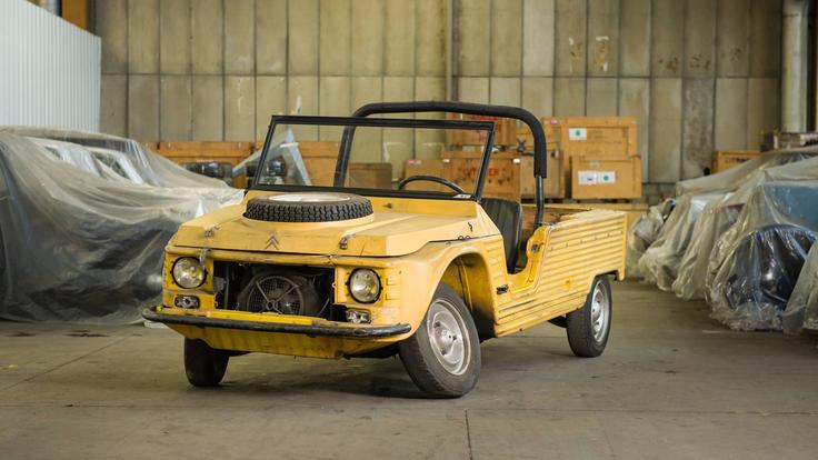 Zanimiv je tudi model Mehari 4x4 Jaune. Izdelali so le 1.213 primerkov in po zagotovilih se ga lahko po obnovi zlahka registrira. Izklicna cena znaša med dva tisoč in štiri tisoč evri. | Foto: Citroën