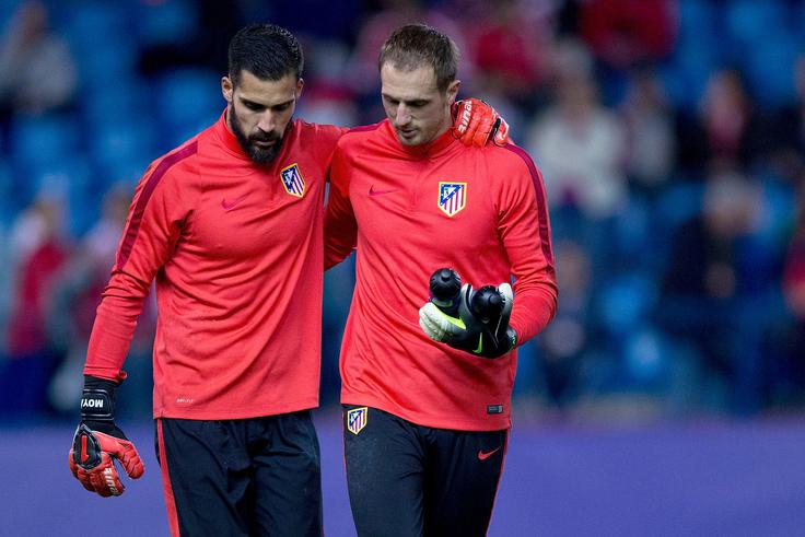 Miguel Angel Moya in osem let mlajši Jan Oblak sta neposredna tekmeca za mesto v ekipi, a tudi velika prijatelja. | Foto: Guliverimage/Getty Images