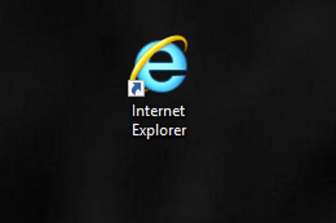 Internet Explorer | Internet Explorer od poletja 2015 ni več uraden Microsoftov spletni brskalnik, a ga tehnološki velikan zaradi potreb še vedno kar velikega števila uporabnikov s posodobitvami za zdaj še ohranja živega. | Foto Matic Tomšič