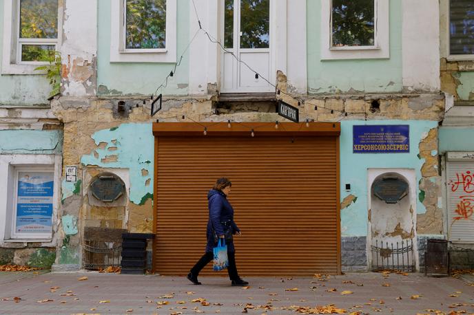 Herson | Civiliste pozivajo, naj zapustijo Herson.  | Foto Reuters