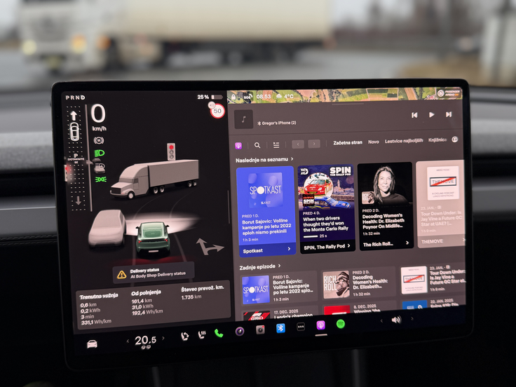 Avtomobil ima zdaj 16- in ne več 15-palčni zaslon. | Foto: Gregor Pavšič