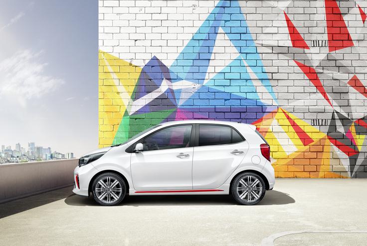 Picanto je dolg malce manj kot 3,6 metra (3595 milimetrov). Kia kupcem novega picanta obljublja precej boljši paket učinkovitosti in več prostora ter voznega udobja v notranjosti. | Foto: Kia