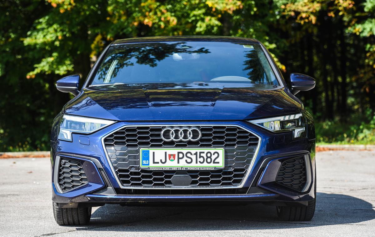 Audi A3 | A3 je postal vizualno drznejši, s sprednjo odprtino in ravnimi linijami pa se oblikovno opira na legendarni model audi quattro. | Foto Gašper Pirman