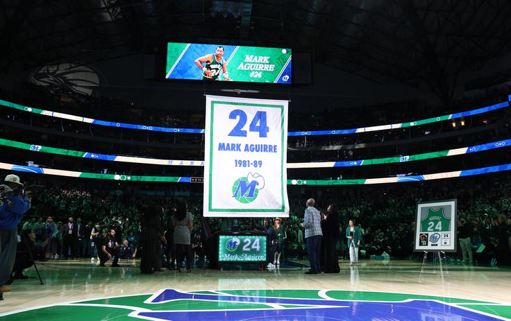 Mark Aguirre je peti košarkar z upokojenim dresom pri Dallasu. Pri Mavericksih je igral med letoma 1981 in 1989, nato pa se preselil k Detroitu, s katerim je dvakrat postal prvak. | Foto: Reuters