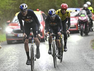 Jonasu Vingegaardu etapa s ciljnim vzponom, Juan Ayuso padel in odstopil