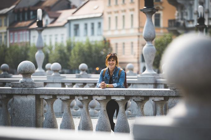 Anotnijo Buntak, tudi turistično vodnico, smo ujeli v Ljubljani, ko je k nam ravno pripeljala skupino gostov. Ob zagonu nove storitve Yugocar Adventure pa pravi, da sodeluje tudi že z ljubljanskim podjetjem Balkan Campers. | Foto: Bojan Puhek