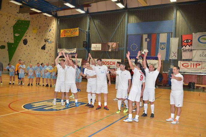 Zahović in Prašnikar na različnih bregovih, a za isti namen