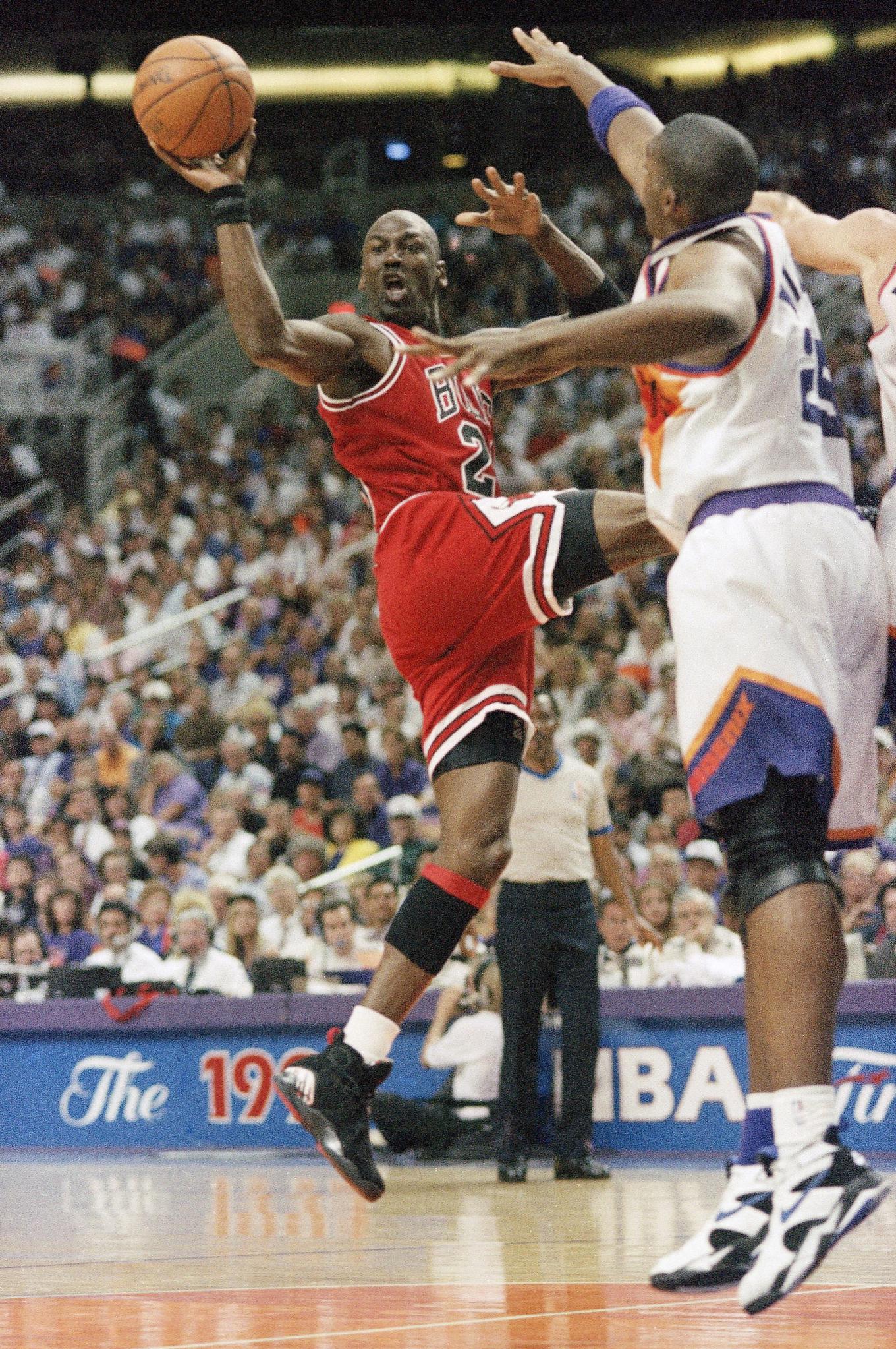 Umrl je Oliver Miller