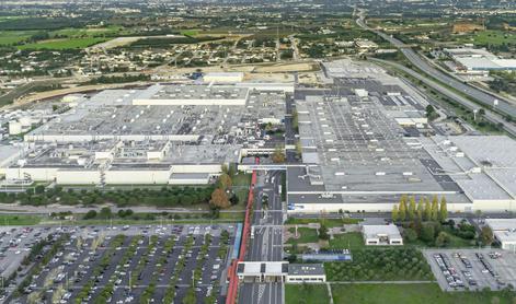 Kako je med vinogradi nastal portugalski “Revoz”? Odprli so nam vrata. #foto