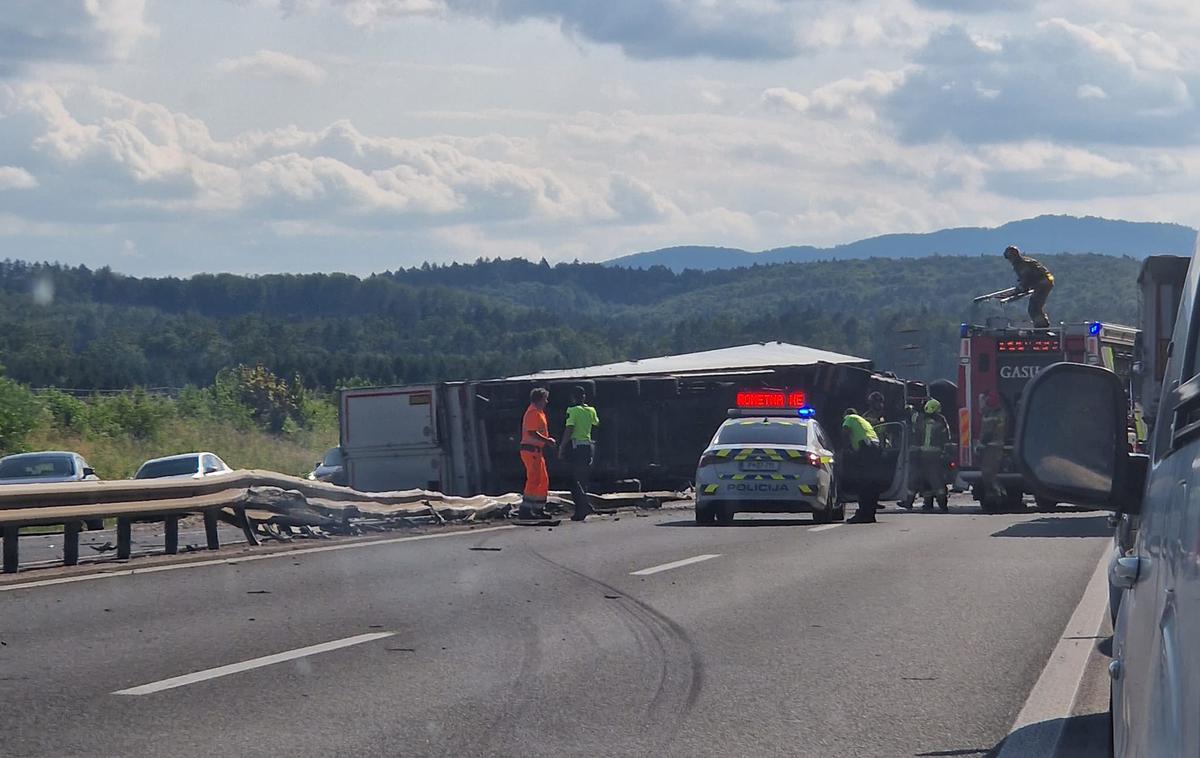 nesreča štajerska avtocesta | Cesta je zaprta že več ur.  | Foto Radar Slovenska Bistrica/Sara Soršak