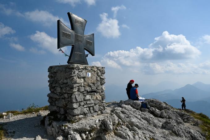 Križ na glavnem vrhu Krniških skal | Foto: Matej Podgoršek