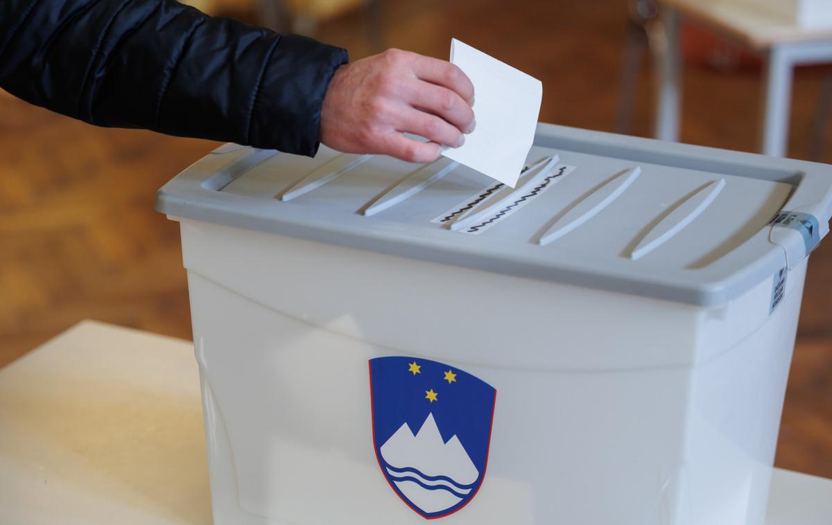 Referendum. Referendum o zakonu o pomoči pri prostovoljnem končanju življenja. Volilna skrinjica. Glasovanje. | Danes bodo okrajne volilne komisije štele še glasove, oddane po pošti v Sloveniji, ki pa izida referenduma ne morejo več spremeniti. | Foto STA
