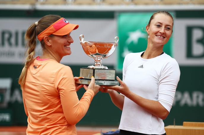 Timea Babos Kristina Mladenovic | Madžarka Timea Babos in Francozinja Kristina Mladenovic sta zmagovalki v konkurenci ženskih dvojic na teniškem odprtem prvenstvu Francije v Parizu.  | Foto Getty Images