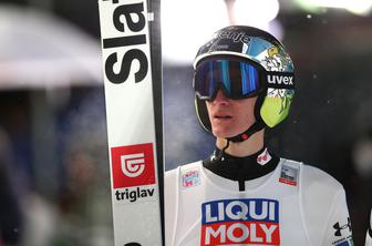 Zmaga Avstrijcu, Peter in Cene Prevc med deseterico