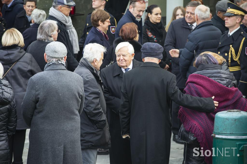 Pogreb slovenskega politika, pravnika in gospodarstvenika Janeza Zemljariča z vojaškimi častmi.