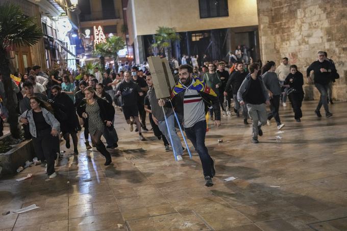 Na protestih je prišlo tudi do spopadov s policijo. | Foto: Guliverimage