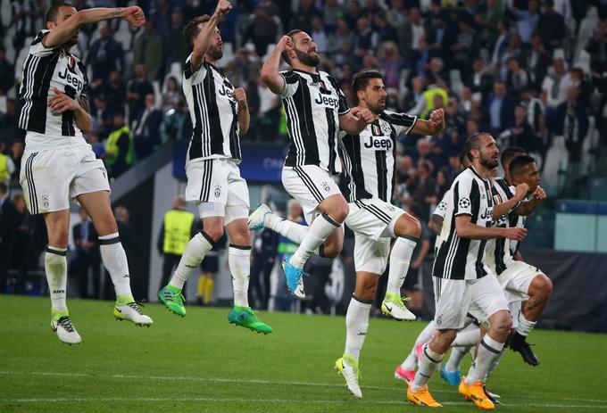 Veselje nogometašev Juventusa po veliki zmagi nad Barcelono v Torinu. | Foto: Reuters
