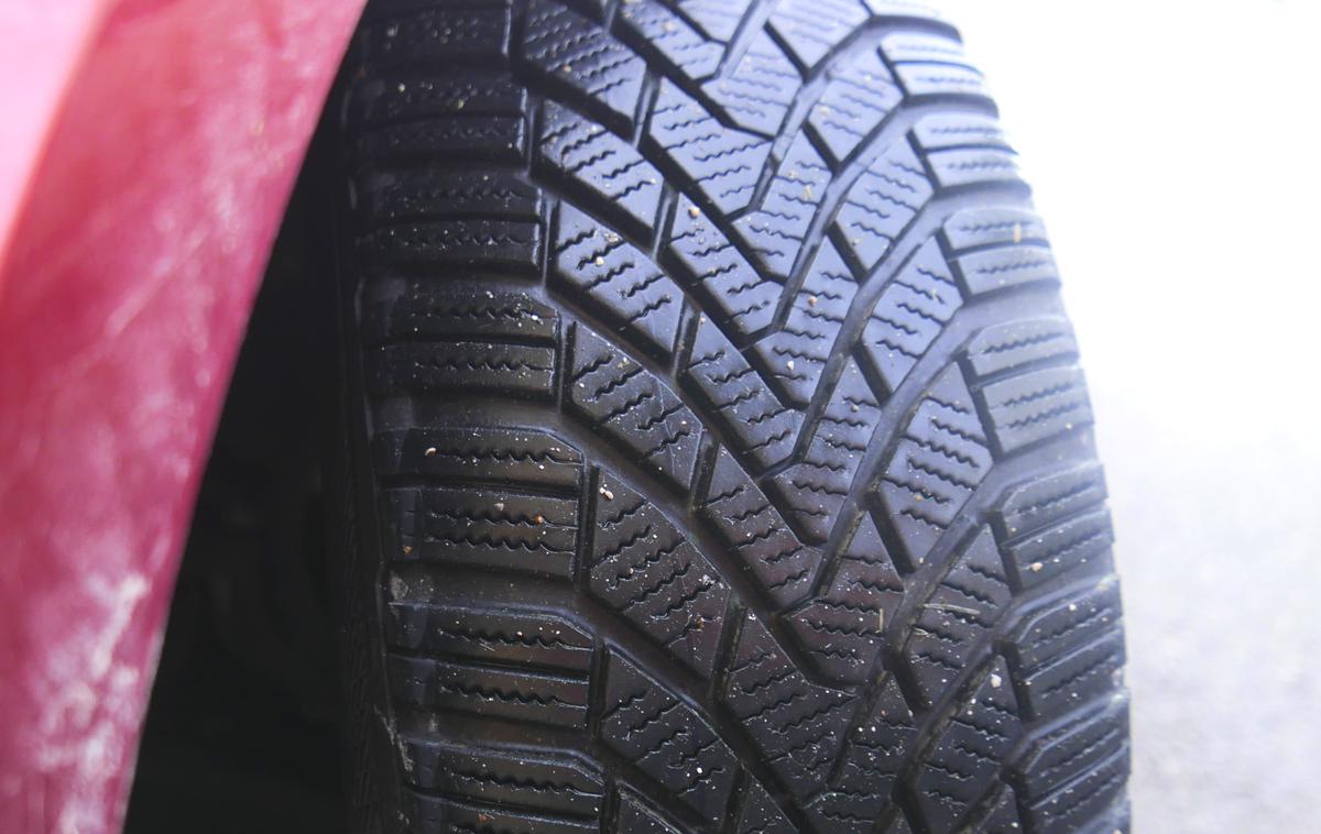 zimske gume profil | Priprava na zimo ne pomeni le menjave pnevmatik, temveč se morajo na vožnjo v zimskih razmerah pravočasno pripraviti tudi vozniki. | Foto Gregor Pavšič