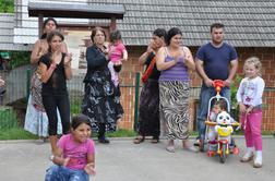 Slovenija mora izboljšati položaj Romov