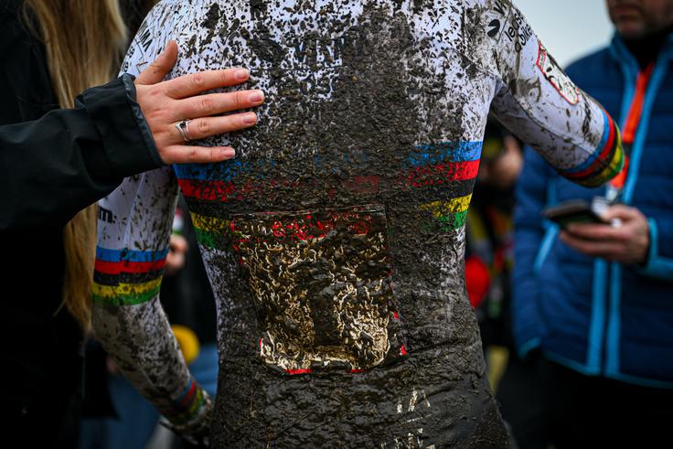 Fem van Empel mavrična majica | Foto: Reuters