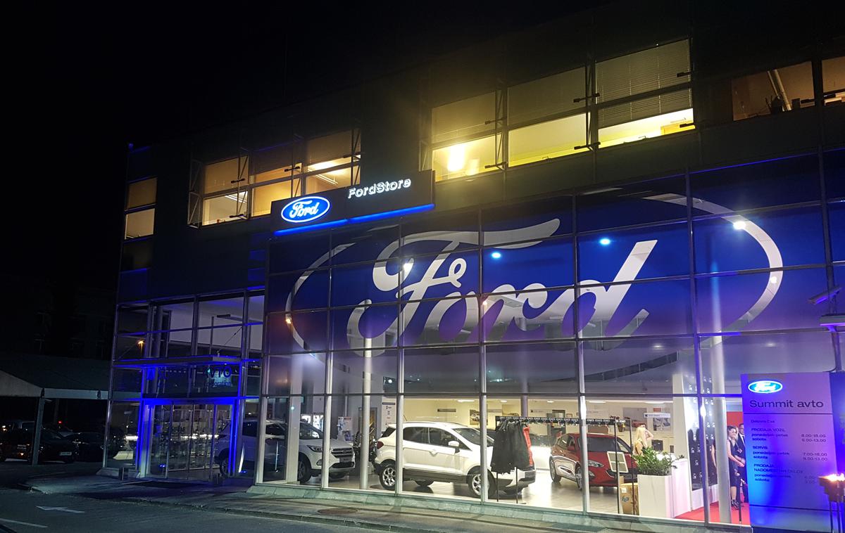 Ford Store Ljubljana | Ford je včeraj v Ljubljani odprl svoj prenovljeni osrednji prodajni salon v Sloveniji. Njegova zasnova je usmerjena k večji interakciji s strankami. | Foto Gregor Pavšič