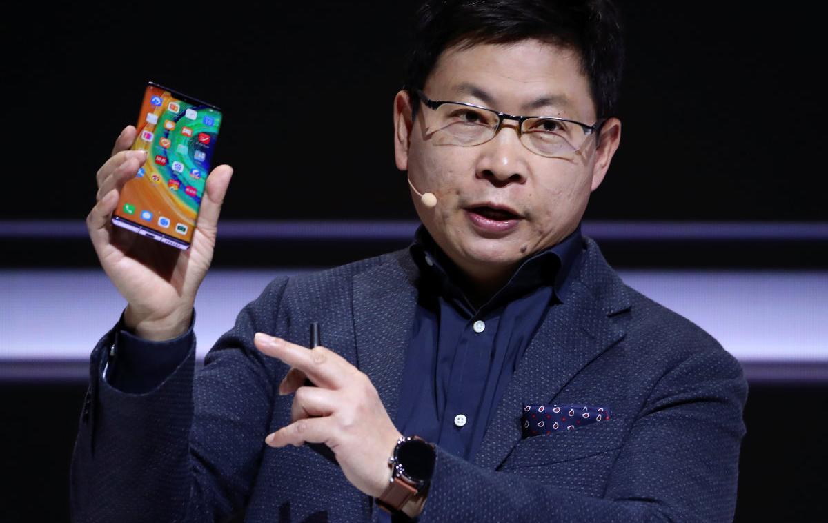 Huawei Mate 30 Pro | Kaj se bo zgodilo novembra? Najbolj optimistična možnost je, da bo takrat najnovejša (in najboljša) serija Huaweievih pametnih telefonov Mate 30 dobila poln dostop do Googlovega Androida in pripadajočih mobilnih storitev, a je v tem trenutku še vedno težko napovedati, koliko je to verjetno. | Foto Reuters