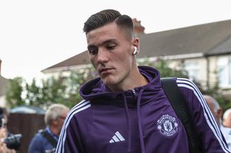 Angleški mediji neizprosni: Benjamin Šeško postaja James Bond