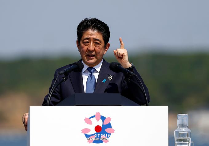 Šinzo Abe je ravno ta teden postal japonski premier z najdaljšim neprekinjenim mandatom. Na položaju je namreč neprekinjeno že več kot 2.800 dni. | Foto: Reuters