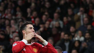 Oblaka selijo v Anglijo, Ronaldo nagovoril navijače