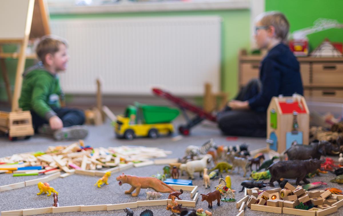 ilustrativni postenek vrtec | Po neuradnih informacijah, ki jih navaja 24sata, so pri vzgojiteljici našli fotografije otrok, starih od 12 do 14 let, v neprimernih pozah. | Foto Shutterstock