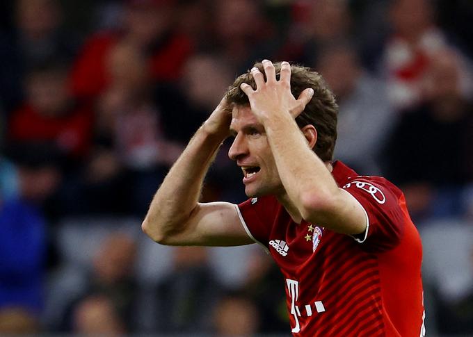 Izkušeni napadalec Bayerna Thomas Müller je težko sprejel evropsko slovo svoje ekipe. | Foto: Reuters