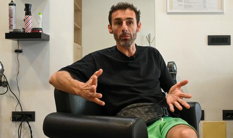 Je nogometašem res pomembno, da imajo na intervjuju popolno pričesko?
