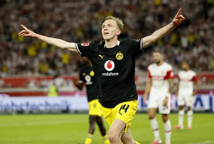 Maximilian Beier je popeljal Borussio Dortmund do zmage v Stuttgartu.  | Foto: Reuters