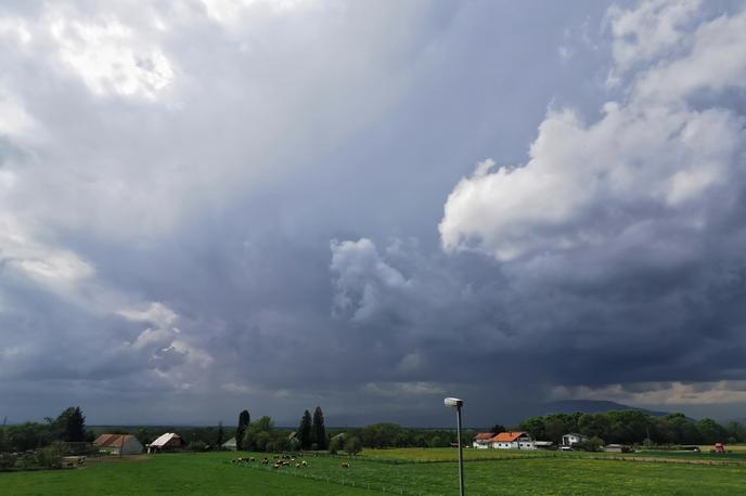 Nevihta Štajerska | Jutrišnji dan bo deževen in najhladnejši, nato sledita otoplitev in vse bolj stanovito vreme, ki se bo nadaljevalo do prvomajskih praznikov. | Foto Siol.net