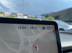 Tesla 3 vročina avtomobil