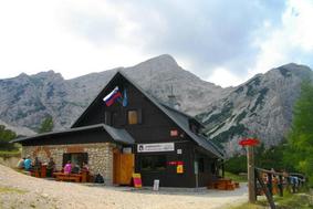 Poštarski dom na Vršiču (1688 m)